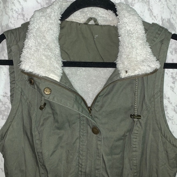 Olive Hooded Anorak Vest Sleeveless Sherpa Lined Womens Size Medium - Picture 9 of 9